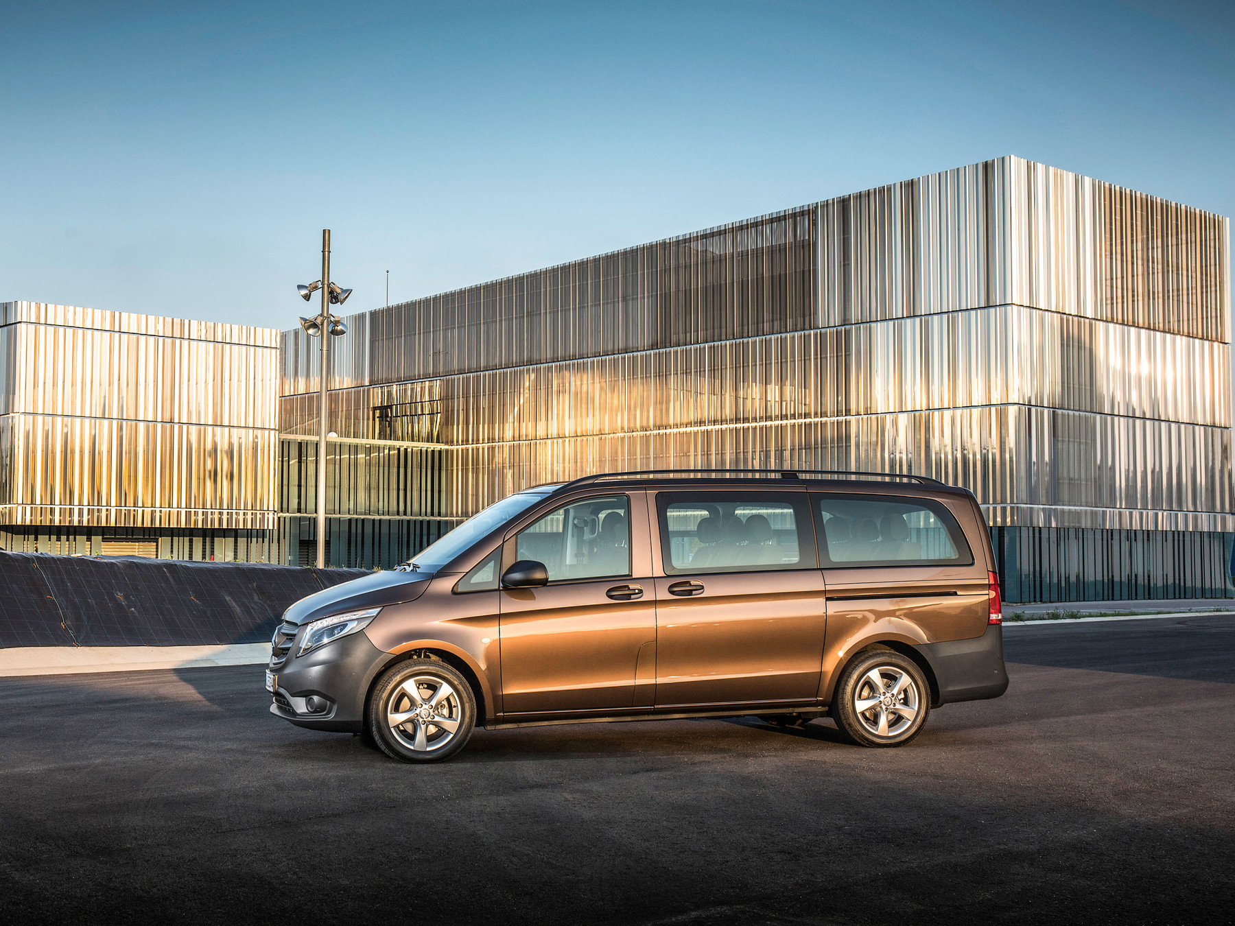 Машины мерседес вито. Mercedes Vito. Mercedes-Benz Vito Tourer. Мерседес Бенц Вито минивэн. Мерседес Бенц Вито Турер.